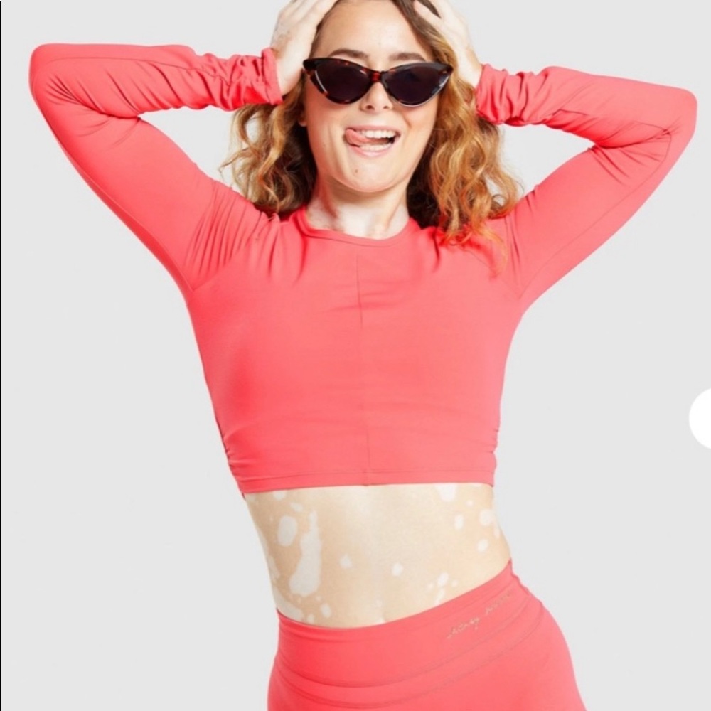 NWT Whitney Simmons long sleeve crop